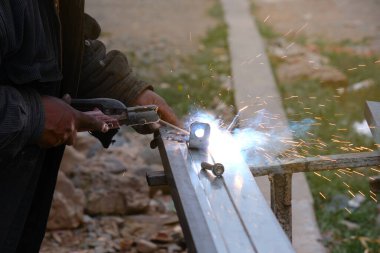 Latin Adam Kaynak Metali: Metal Sanayiine Güvenli Yatırım