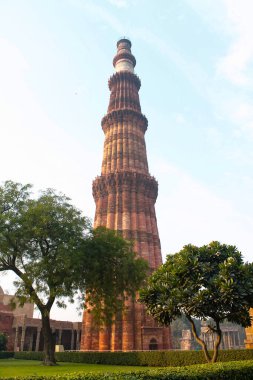 Kutub Minar ya da Kutub Minar (Kutub Minar), Hindistan 'ın başkenti Delhi' de bulunan bir minaredir.