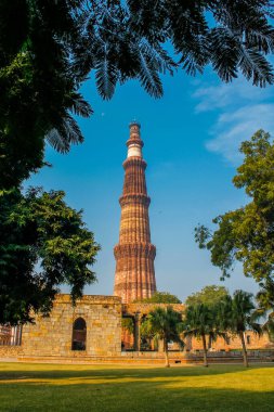 Kutub Minar ya da Kutub Minar (Kutub Minar), Hindistan 'ın başkenti Delhi' de bulunan bir minaredir.