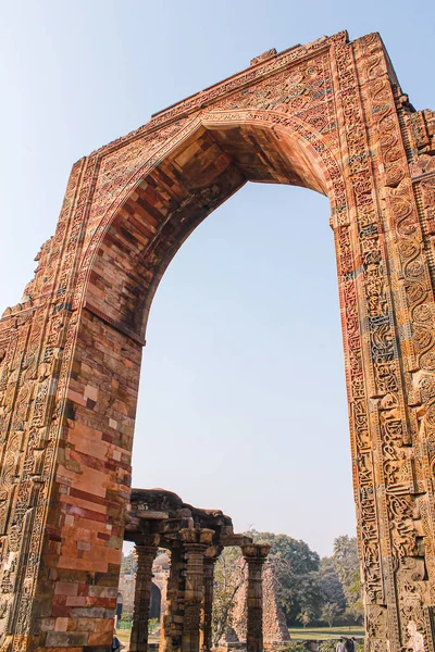 Kutub Minar ya da Kutub Minar (Kutub Minar), Hindistan 'ın başkenti Delhi' de bulunan bir minaredir.