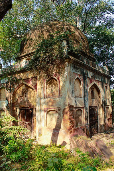 Lugares Abandonados Tiempos Antiguos Cerca Qutub Minar Mehroli Park Nueva —  Fotos de Stock