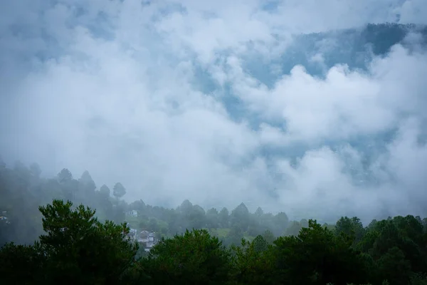 Montagna Verde Valle Cielo Nuvoloso Piovoso Pascolo Montagna Valley Mountain — Foto Stock