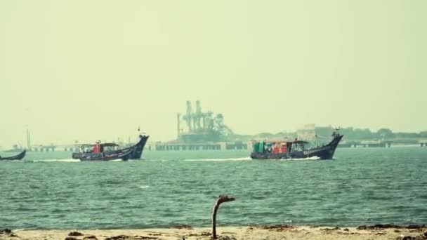 Running Αλιευτικά Σκάφη Στο Λιμάνι Του Fort Kochi Παραδοσιακά Αλιευτικά — Αρχείο Βίντεο