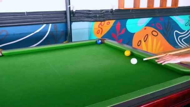 Snooker Pool Tabela Mężczyźni Biorący Krótki — Wideo stockowe