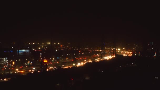 ナイトタイムラッシュ バードの目からデリー交通の速いタイムラプス 市の喧騒と喧騒に記録 — ストック動画
