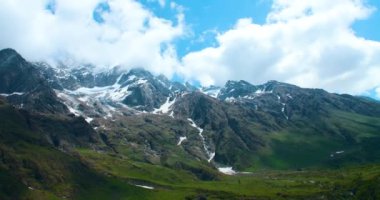 Nanda Devi, Himalayalar 'ın çiçek vadisindeki sıradağlarının zirvesinde Ulusal Park Chamoli Uttarakhand