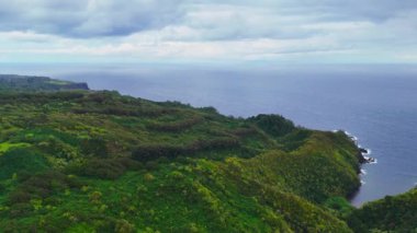 Hawaii 'de Uçan Havadan Uçan Çamur ve Dağ Sırtı 