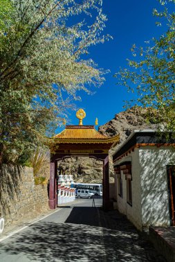Thikse Gompa veya Thiksey Manastırı (İngilizce: Thikse Gompa veya Thiksey Manastırı), Hindistan 'ın kuzeyindeki Leh kentinde bulunan Tibet Budist manastırı. 