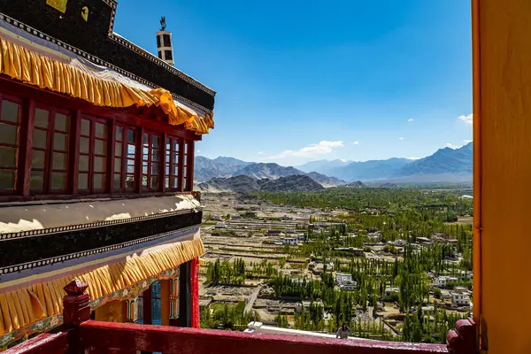 Thikse Gompa veya Thiksey Manastırı (İngilizce: Thikse Gompa veya Thiksey Manastırı), Hindistan 'ın kuzeyindeki Leh kentinde bulunan Tibet Budist manastırı. 