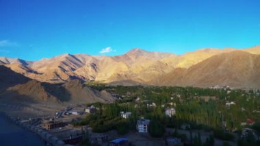 Leh 'in Altın Saati Göz kamaştırıcı Bakışlar İçin Doğru