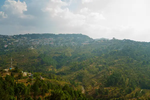 Almora 'nın nefes kesici Panoramik Vista' sı, Kumaon Mücevheri