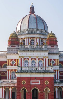 Cooch Behar Sarayı, aynı zamanda Rajbari, Batı Bengal, Hindistan Iconic Heritage Mimarisi ve Kraliyet Simgesi olarak da bilinir.