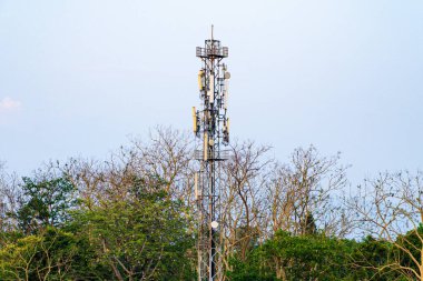 Telekom Kulesi Alacakaranlıkta Gökyüzü canlı