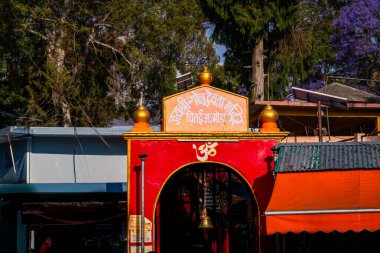Almora 'nın Meşhur Çan Tapınağı, Uttarakhand' daki Kutsal Sitede Golu Devta 'nın Binlerce Çanı Tapınağı