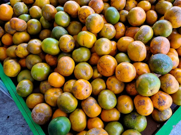 Racimo Cítricos Naranja Dulce Varias Frutas Puestas Mesa Madera Sobre — Foto de Stock