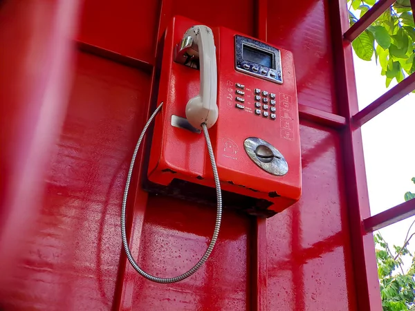 Old Red Wired Telephone Going Back People Often Used Public — Stock Photo, Image