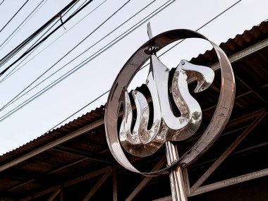 Cami kubbesi, İslam cemaatini temsil eden eşsiz bir mimari özelliktir.