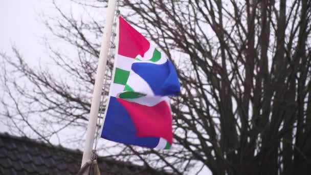 Vlag Van Groningen Provincie Wuivend Sterke Wind Vlaggenmast Buiten Een — Stockvideo