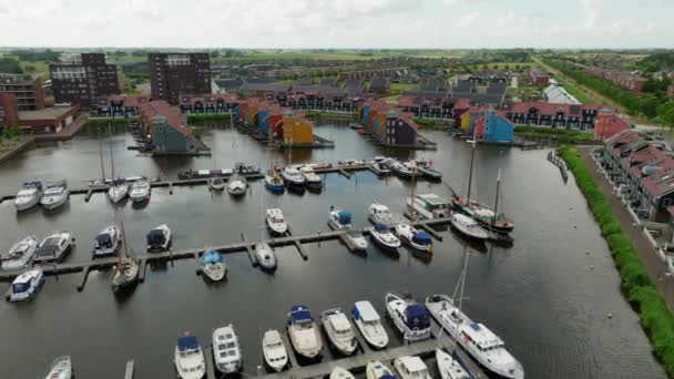 荷兰航空轨道港口 拥有引人注目的五彩斑斓的房屋 — 图库视频影像