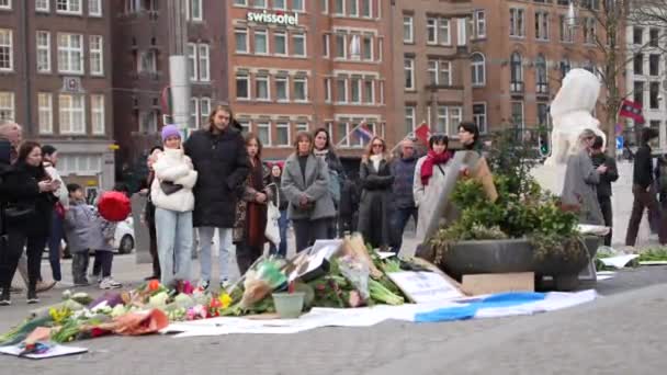 Amsterdam Pays Bas Février 2024 Des Gens Commémorent Alexei Navalny — Video