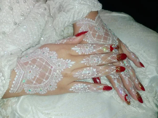 Gyönyörű Henna Menyasszony Kezében — Stock Fotó