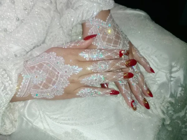 Gyönyörű Henna Menyasszony Kezében — Stock Fotó