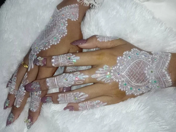 Closeup Female Feet Henna Hands — Stock Photo, Image