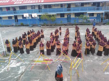 Öğrenci izci rutini.