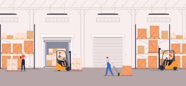 Depoda işçiler ve yükleyiciler var. Kutular dolusu malla birlikte mağazaya, müşterilere gönderiliyor. Nakliye aracı. Lojistik şirketi.