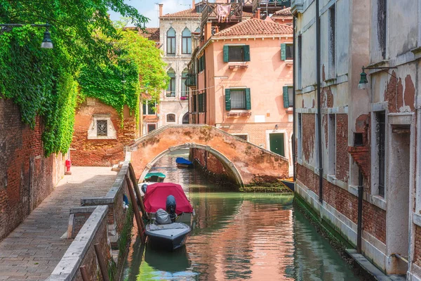 Venecia Italia Hermosa Vista Sobre Canal Veneciano Con Viejos Edificios — Foto de Stock