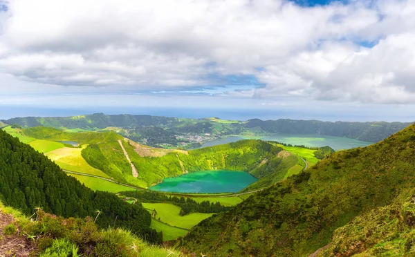 Панорамний Вид Гірський Ландшафт Вулканічним Озером Сете Сідадес Азорські Острови — стокове фото