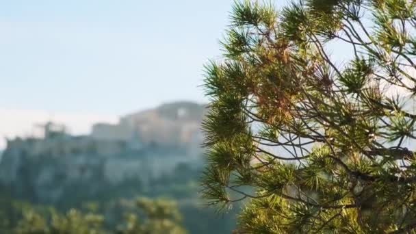 日の出の間の丘の上のギリシャのアテネのアクロポリスにあるパルテノン神殿 ヨーロッパで人気の夏休み旅行先 シフトフォーカス — ストック動画