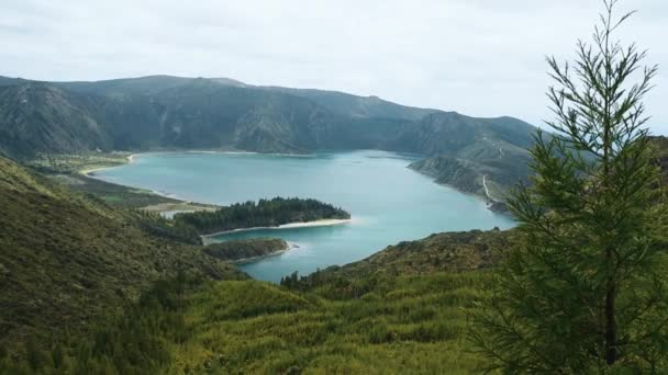 ポルトガル サンミゲル島 アゾレス諸島の火山湖の空中眺望 夏休み旅行の目的地 — ストック動画