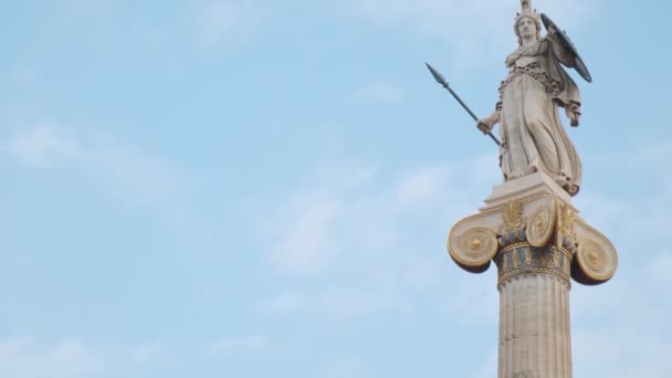 Staty Athena Marmor Kolumn Från Akademin Aten Grekland Mot Blå — Stockvideo