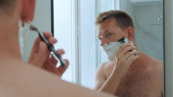Caucasian Handsome Yong Man Shaving Foam His Face While Shaving — Stock Video