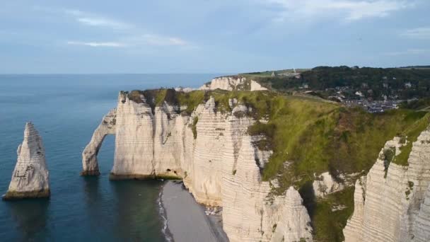 Etretat Normandia Perancis Tebing Aval Dan Needle Dengan Pantai Yang — Stok Video
