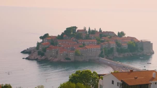 Pemandangan Udara Kota Tua Sveti Stefan Budva Riviera Laut Adriatik — Stok Video