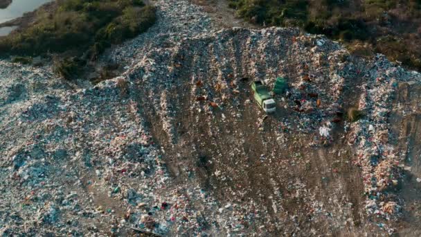 Widok Lotu Ptaka Wysypisko Śmieci Śmietnik Rozładowuje Odpady Wysypisku Zagrożenie — Wideo stockowe