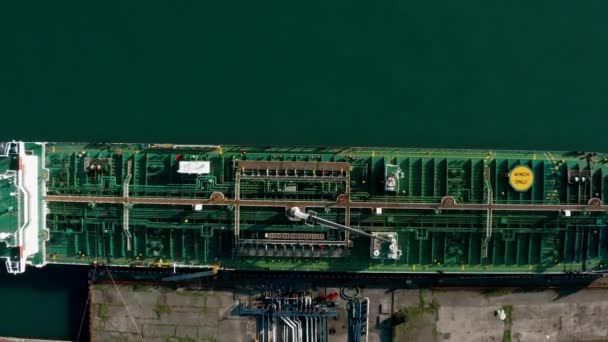 Gürcistan Batısındaki Batumi Limanında Bulunan Havadan Aşağıya Bakan Petrol Tankeri — Stok video