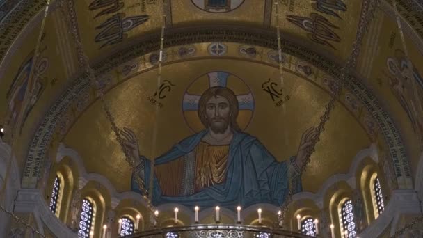 Église Orthodoxe Sainte Sava Intérieur Avec Des Décorations Mosaïque Icône — Video