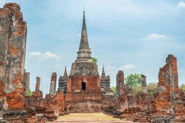 Antik Ayutthaya kenti Wat Phra Si Santhe ile büyük Chedi ile birlikte ve Ayuthaya tarihi parkı, Tayland, Asya 'da yıkılmış binalar. Eski başkent Siyam 'da tarihi Budist mimarisi