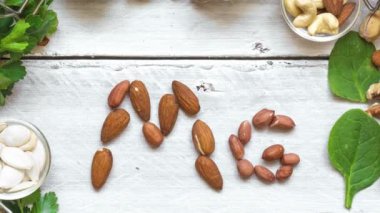 Magnezyum açısından zengin gıda ürünleri. Doğal magnezyumlu vegan ve vejetaryen diyeti. Sağlıklı yemek. en üstteki görünüm.