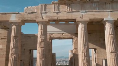 Atina, Yunanistan 'daki Atinalı Akropolis Sütunları. Antik Yunan mimarisi. Popüler seyahat ve turistik dönüm noktası.