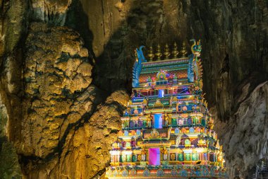Batu mağaralarındaki Sri Velayuthar Ana Hindu Tapınağı, Selangor, Malezya. Kuala Lumpur, Asya 'da seyahat ve turistik dönüm noktası.
