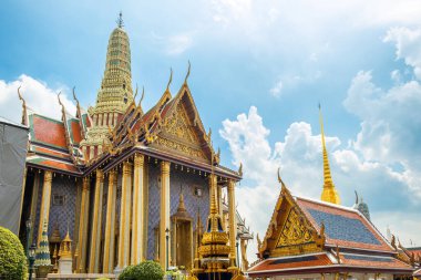 Wat Phra Kaew, Zümrüt Buddha Tapınağı, Tayland, Bangkok 'taki en kutsal Budist tapınağı. Asya 'da geleneksel Budist mimari ve kültür mirası.
