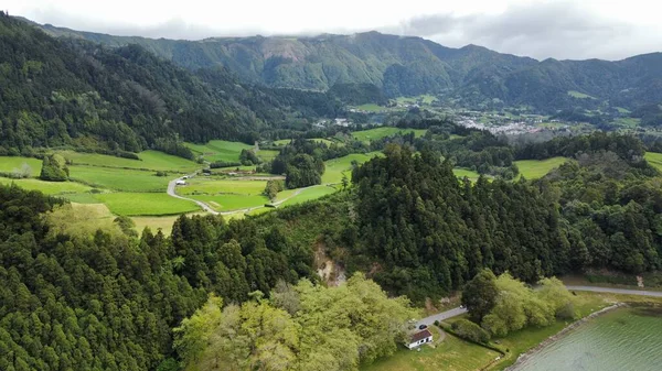 Azores Sao Miguel 'in insansız hava aracı manzarası. Yüksek kalite fotoğraf