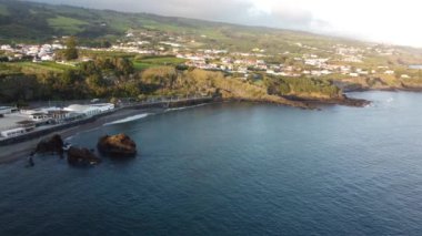 Azores Sao Miguel 'in insansız hava aracı görüntüleri. Yüksek kalite 4k görüntü