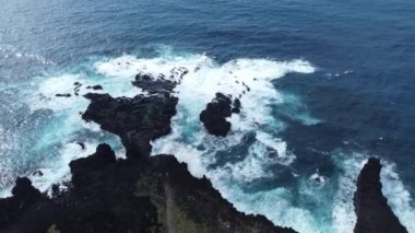 Azores Sao Miguel 'in insansız hava aracı görüntüleri. Yüksek kalite 4k görüntü