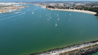 Yaz boyunca Portimao 'da İHA görüntüleri. En kaliteli 4K görüntüler Portimao 'nun gökyüzünü ele geçirdi..