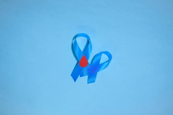 Blaues Band Bewusstsein Weltdiabetestag November Isoliert Auf Blauem Hintergrund Kopierraum — Stockfoto